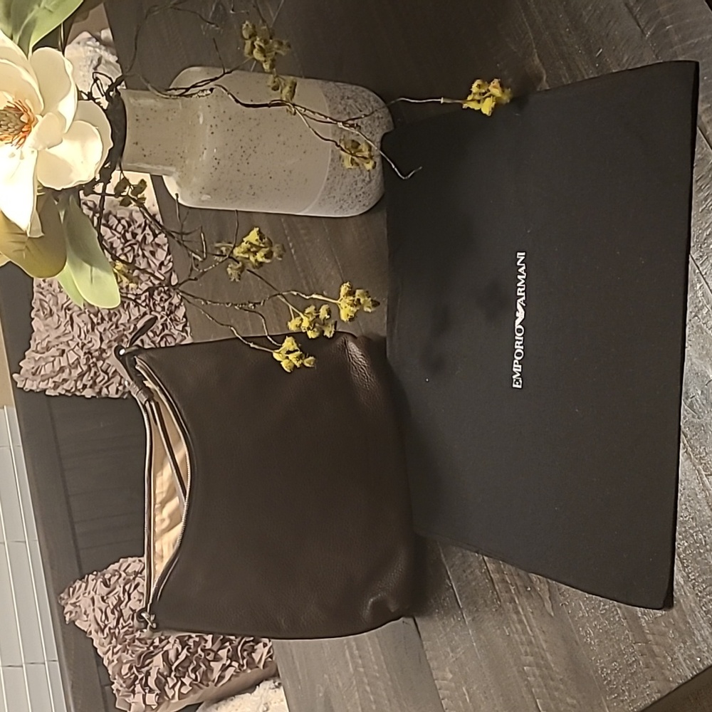 EMPORIO ARMANI DOVINE LEATHER 👛 PURSE 100%AUTHENTIC BROWN IN COLOR